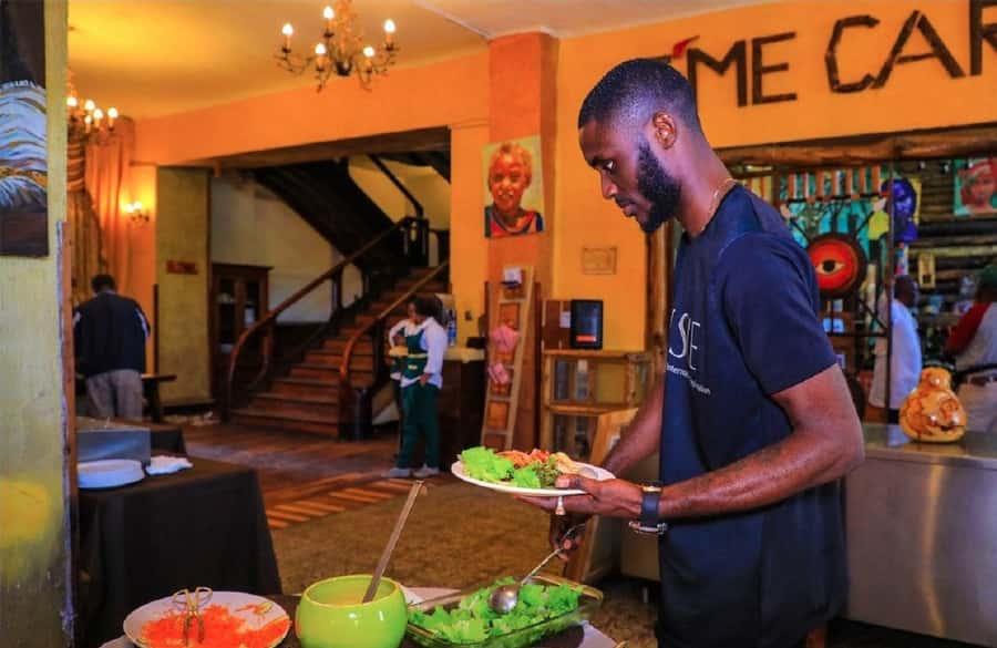 Ethiopian Culinary Tour - Market, Coffee Ceremony and More - Lunch at Ethiopia’s first hotel