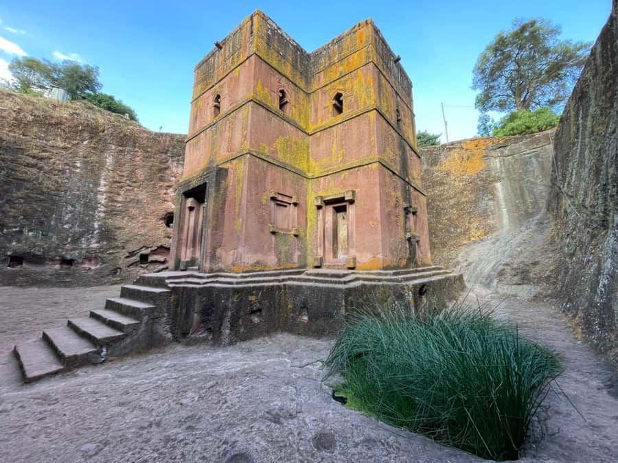 Full Day lalībela church's tour - The northern group: five churches and a maze of stone