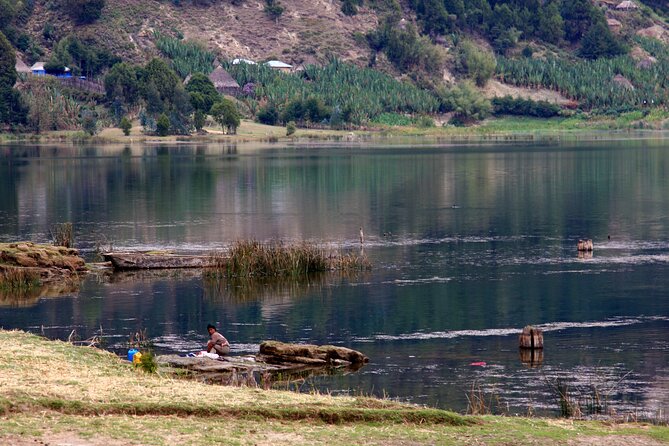Stunning Views Wonchi Crater Lake a Private Day Trip - Meeting a local family and learning about honey